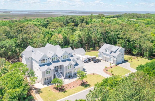 Gorgeous estate in the Currituck Club, Corolla! Perfect for events and retreats!