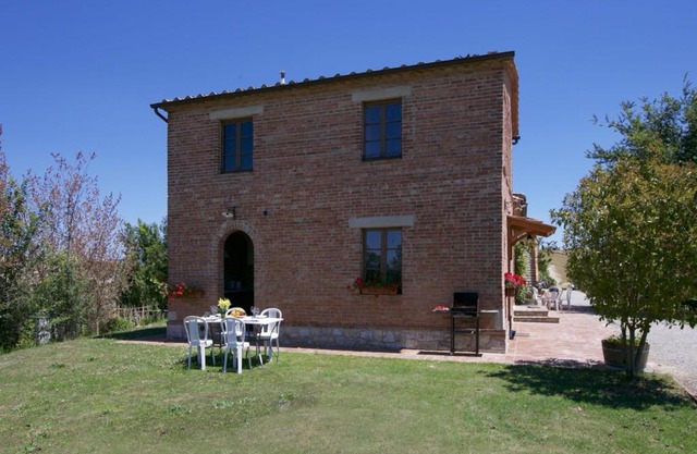 Gorgeous Farmhouse with Pool in Castelnuovo Berardenga