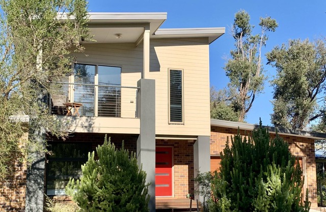Gorgeous Highview. Stroll to the beach, perfect for two families!