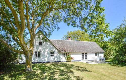 Gorgeous Home In Askø With Kitchen