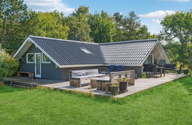 Gorgeous home in Sjællands Odde