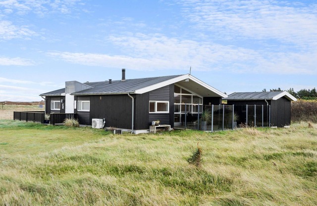 Gorgeous home in Harboøre with WiFi