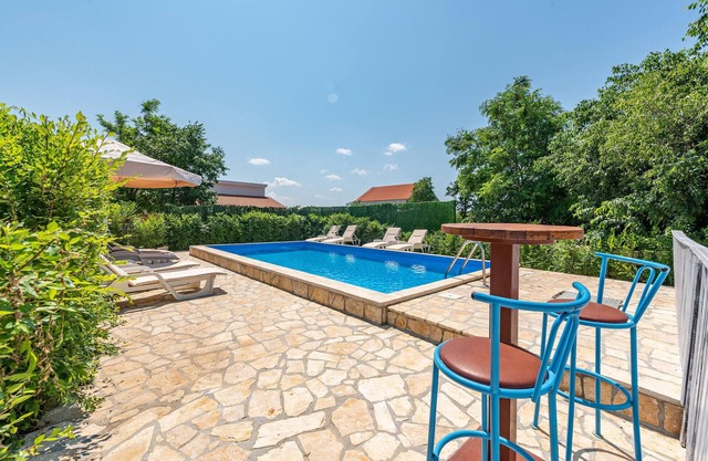 Gorgeous home in Lisane Tinjske
