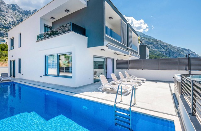 Gorgeous home in Makarska