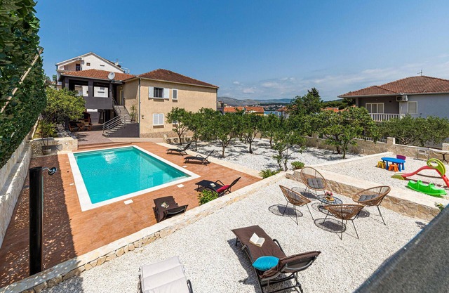 Gorgeous home in Okrug Gornji with WiFi