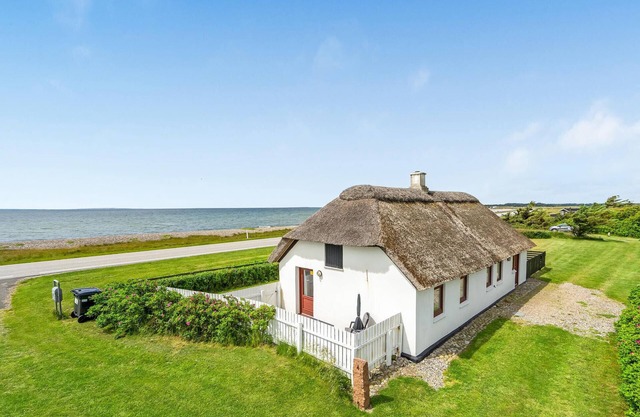 Gorgeous home in Thyholm with kitchen