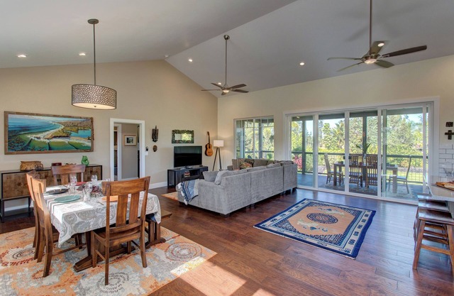 Gorgeous Home on Landscaped Acre-2BR/2BA