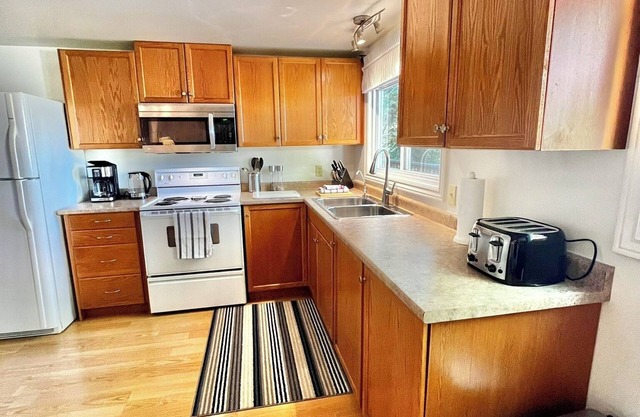 Gorgeous Island View Cottage near Perth Ontario
