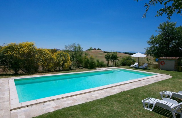 Gorgeous Farmhouse with Pool in Castelnuovo Berardenga