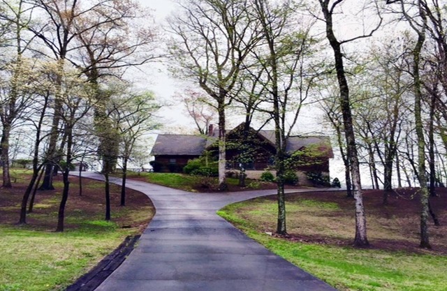 Gorgeous Lakefront Log Home w/Pool & Boat Dock on 3 Fenced Acres! Dogs Welcomed
