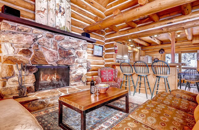 Gorgeous Log Cabin in Alta with Outdoor Hot Tub and Wood Burning Fireplace