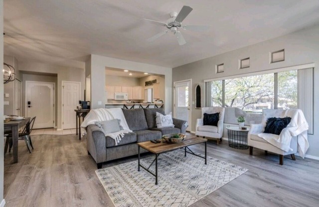 GORGEOUS MOUNTAIN VIEWS FROM EVERY WINDOW AND DOG FRIENDLY, TOO