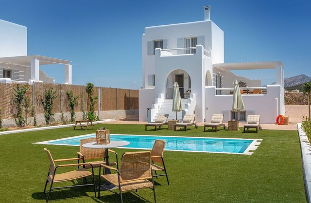 Gorgeous Naxos Villa | 4 Bedrooms |.