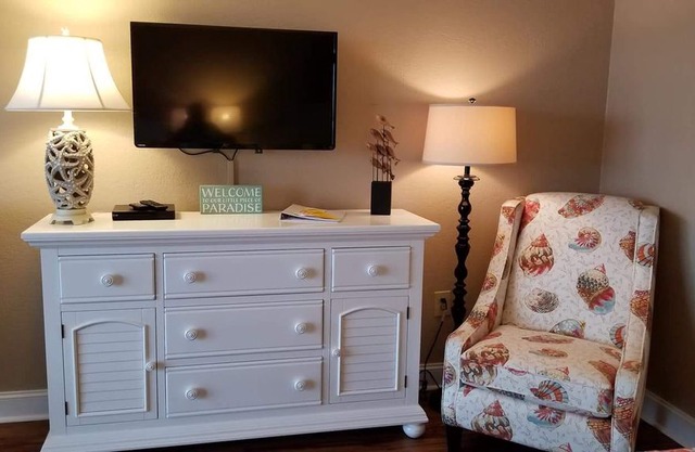 Gorgeous Oceanfront Studio at Sand Dunes Oceanfront Tower on "Golden Mile"