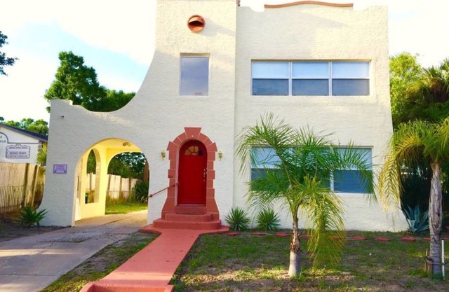Gorgeous Pad Steps to Bars & Shops ★ 1BR
