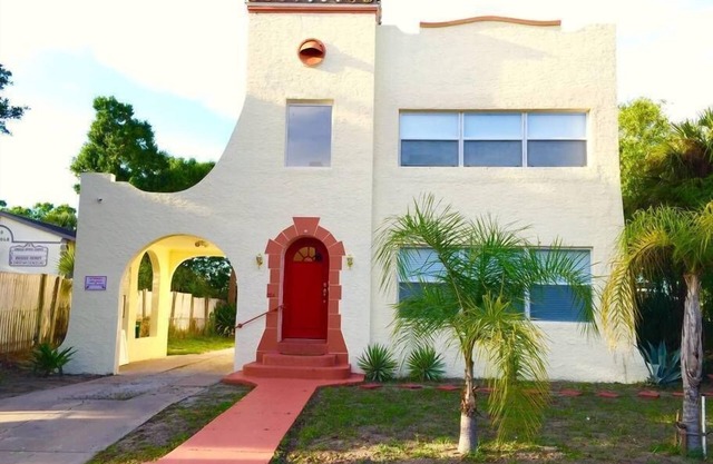 Gorgeous Pad Steps to Bars & Shops ★ 1BR