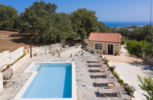 Gorgeous Rethymnon Villa | 3 Bedrooms | Villa Nelliel | Beautiful Mountain.