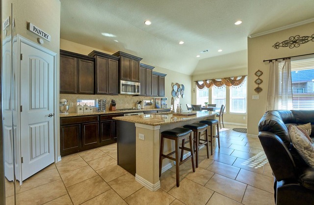 Gorgeous spacious house in Alamo Ranch