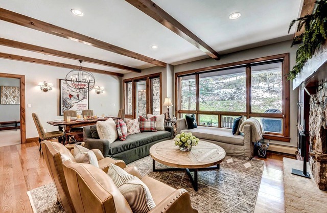 Gorgeous, True Ski-in/out Condo in Bear Paw Lodge with On-Site Pool & Hot Tub