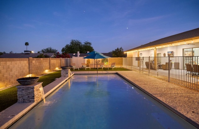 Gorgeous Vacation Home, Single Level - Close to Hiking, Htd Pool