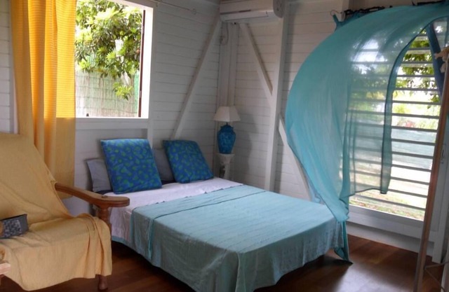 Gosier Charming bungalow facing the sea