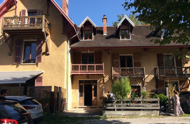 Grand Appartement Avec vue sur lac et Proche Montagne , Idéal Pour une Famille
