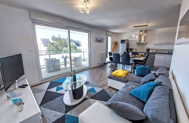 Grand Balcon, Piscine et proche du Port by Interhome