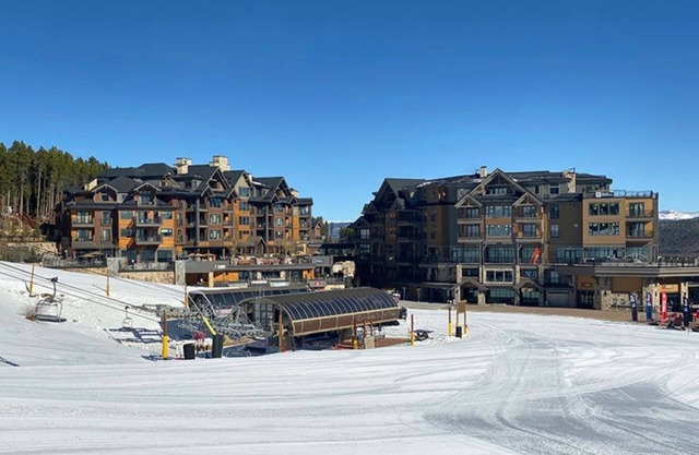 Grand Colorado on Peak 8 - Ski-in/Out, Luxury 2 Bdrm, Sleeps 8, Kitchen, Laundry