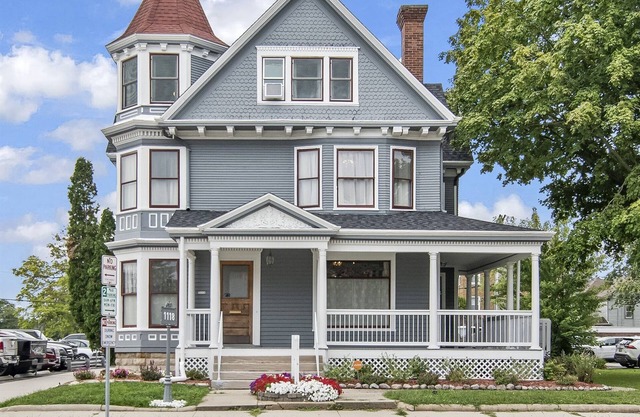 Grand Historic Retreat | Walk to Capitol & Attractions | Timeless Elegance