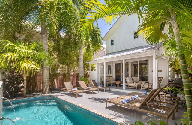 ~ GRAND MAISON ~ Spacious home on Duval St with pool and 4 ensuite bedrooms.