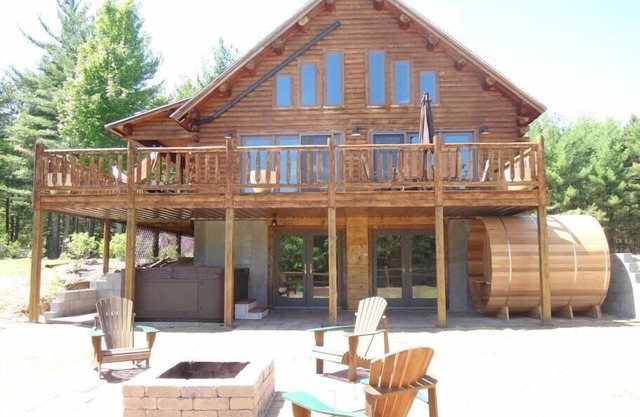 Grand Pines Lodge, Ultimate Log Luxury, Stunning Views, Hot Tub & Sauna, EV Charger, 3D Tour