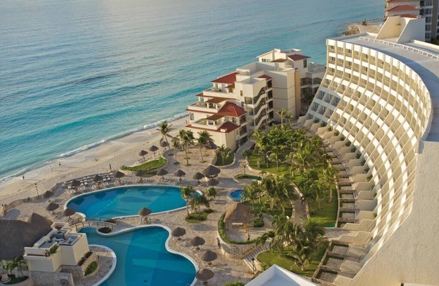 Grand Resort in Captivating Cancún with Air Conditioning, Gym and WiFi