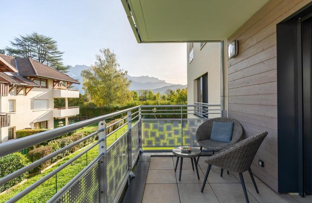 Grand studio bord du lac