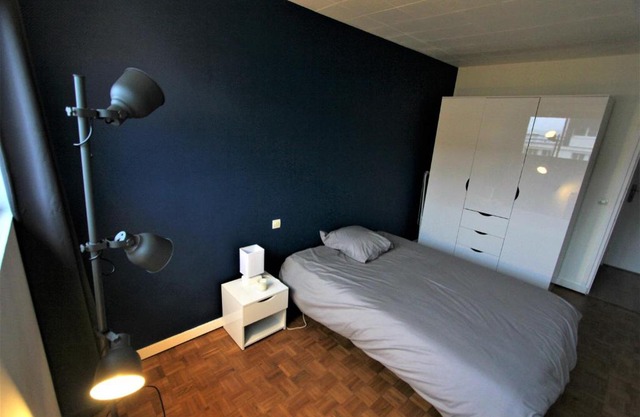 Grande chambre privée aux pieds des transports