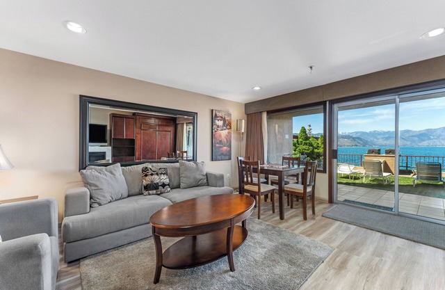 GrandView 106 - Luxury Waterfront Condo