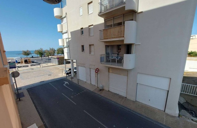 Grau d'Agde: Renovated 2P apartment 20m from beach