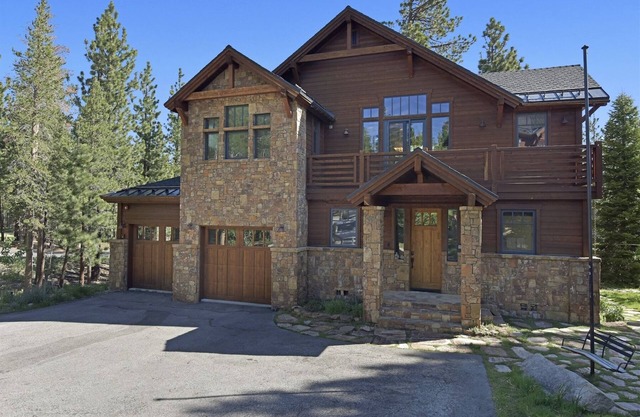 Gray Stone: Luxury Single Family Home, Private Hot Tub