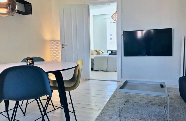 Great 1-BR apartment in great location - 60
