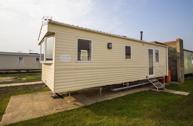 Great 4 berth caravan at Naze Marine Holiday Park ref 17101P