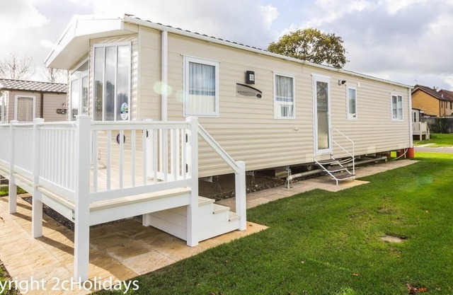 Great 8 berth caravan for hire at Haven Hopton in Norfolk ref 80035T