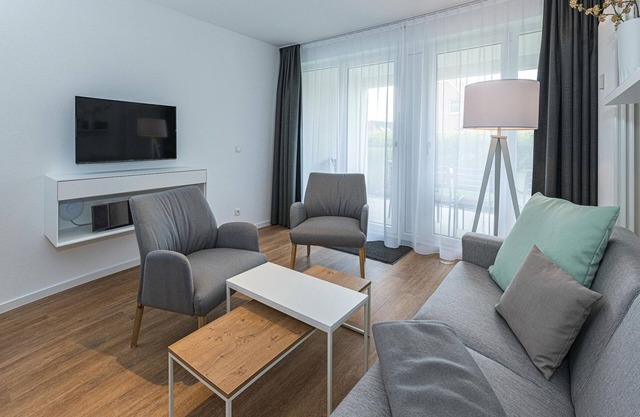 Great apartment, close to the beach, with terrace, parking, use of swimming pool & sauna