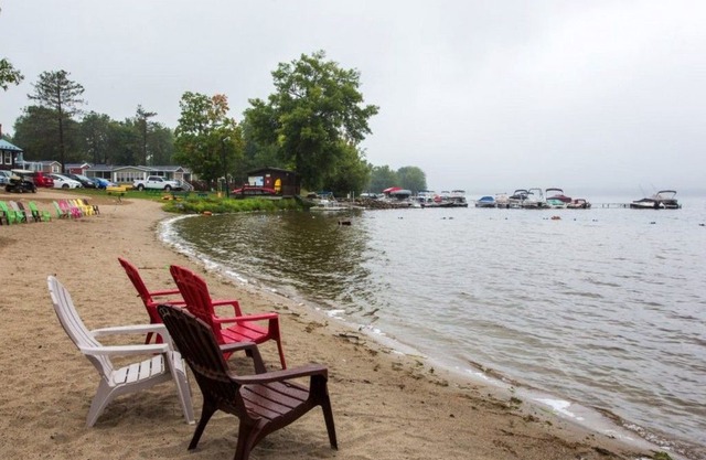 Great Blue Resorts - McCreary's Beach Resort - Perth - 2 Bedroom Cottage 3