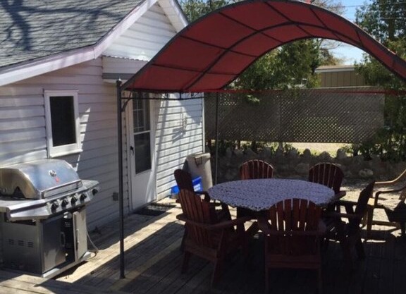 Great comfortable 1 bedroom cottage with loft for rent in Grand Bend