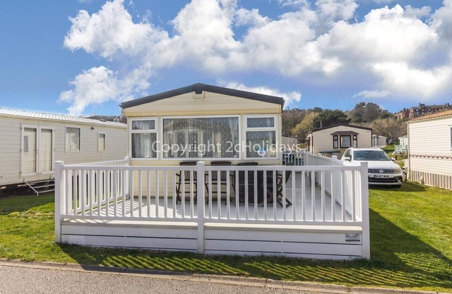 Great dog friendly caravan by the beach at North Denes in Suffolk ref 40097ND