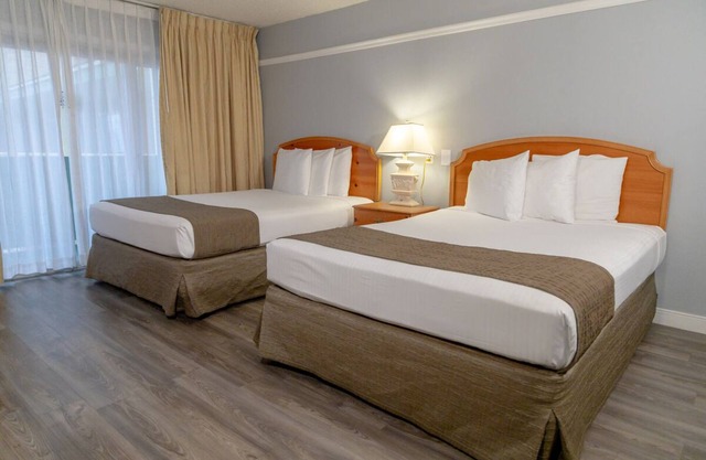 Great Escape! 2 Amazing Room w/Kitchenette | Onsite Pool + Free Parking