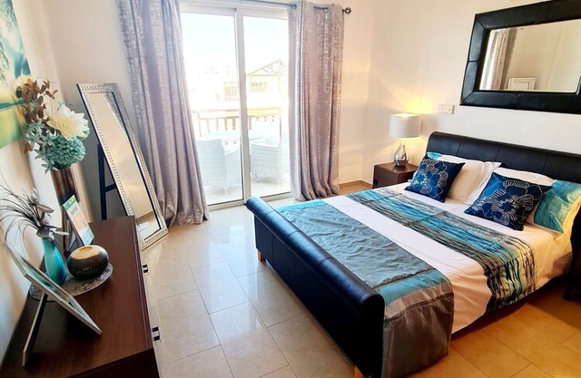 Great first floor one bedroom apartment overlooking main pool, FREE WIFI