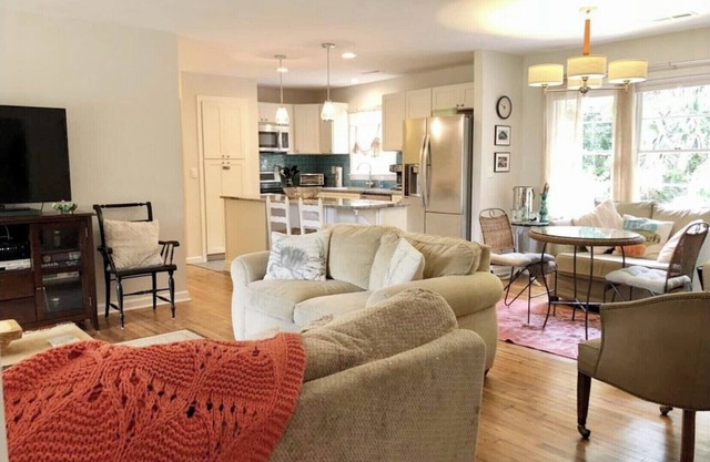 Great Home on CuldeSac by IOPRecCtr-So close to Beach & Marina-Comes w/GolfCart