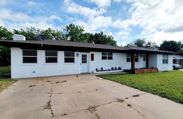 Great House Just North of TSU!