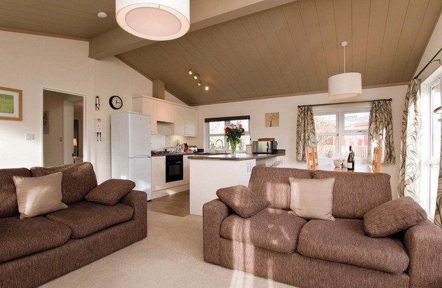 Great location and well-equipped lodge set in mature and beautiful gardens.