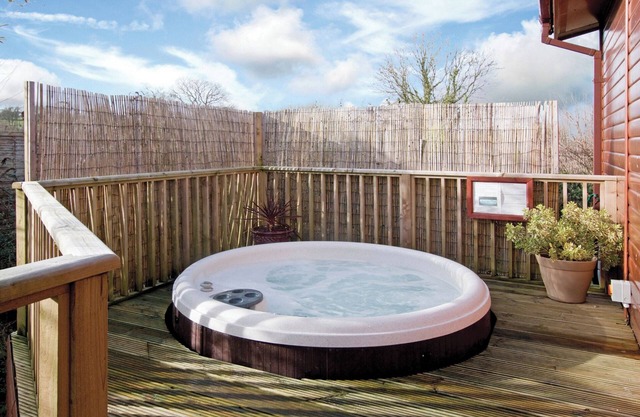 Great location and well-equipped lodge set in mature and beautiful gardens.
